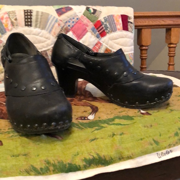 dansko black dress shoes